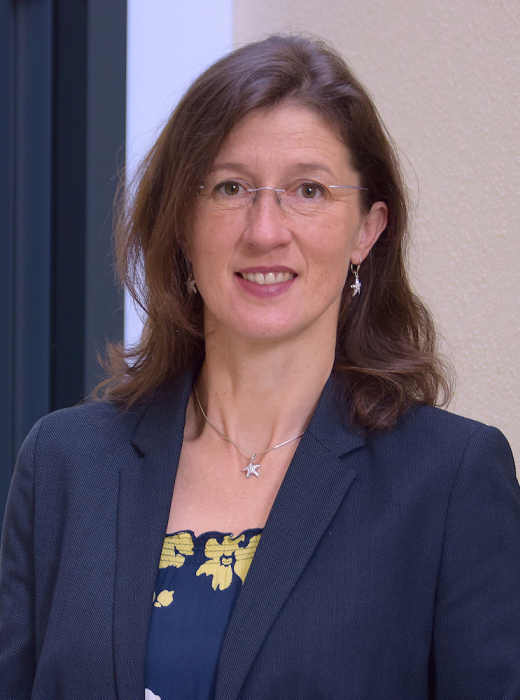 Dr. Karina Leuschner